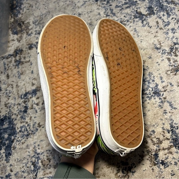 Vans Black & Red Floral Hawaiian Lace-Up Sneakers Size 9 Women’s - Picture 8 of 9